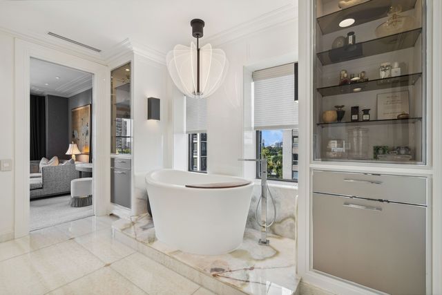 1540 N Lake Shore Drive 8N, Chicago, IL 60610