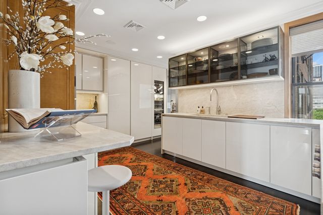 1540 N Lake Shore Drive 8N, Chicago, IL 60610