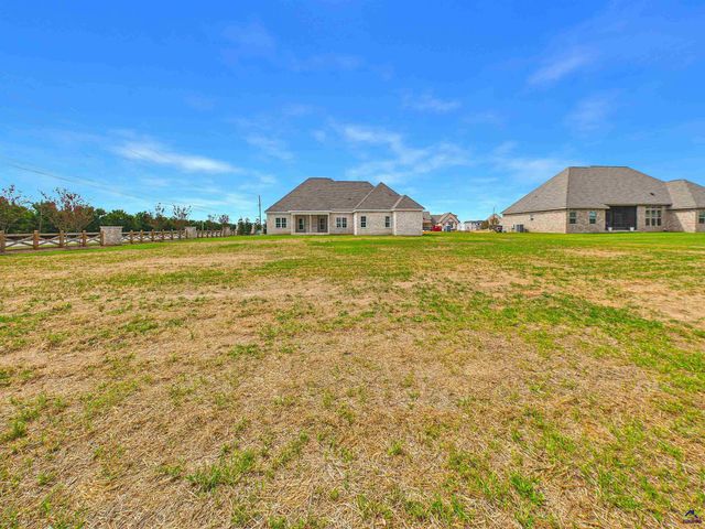 100 Pridgen Pass, Perry, GA 31069