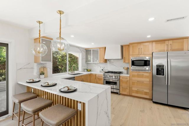 5552 Caminito Herminia, La Jolla, CA 92037