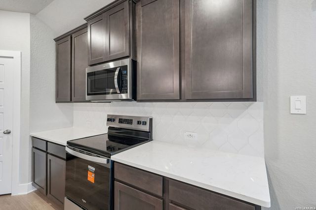 5433 Wrangler Way, Marion, TX 78124
