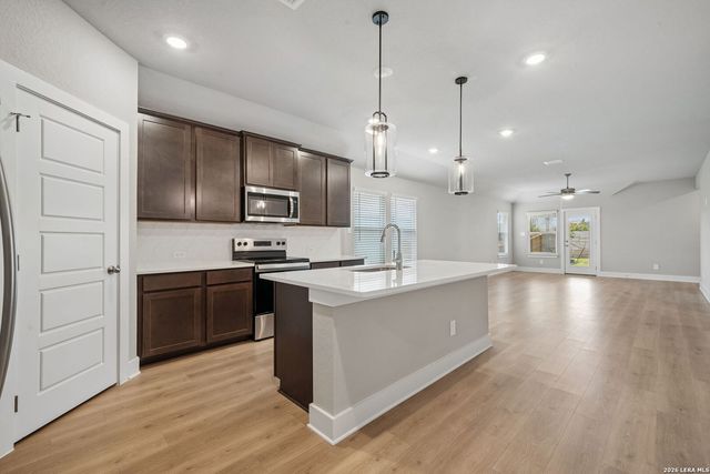 5433 Wrangler Way, Marion, TX 78124
