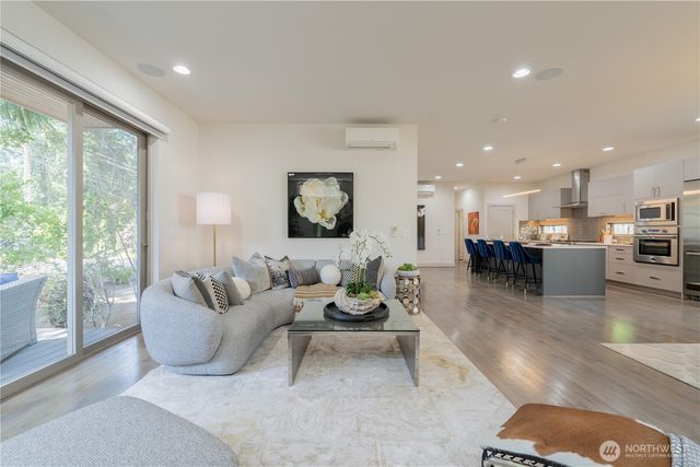 3034 NE 89th, Seattle, WA 98115