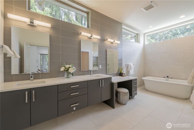 3034 NE 89th, Seattle, WA 98115