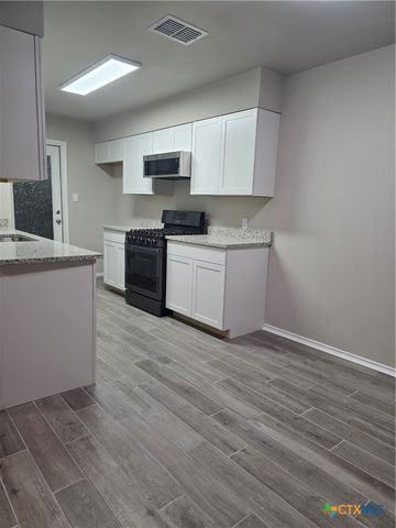 1916 Nevada Street, San Marcos, TX 78666