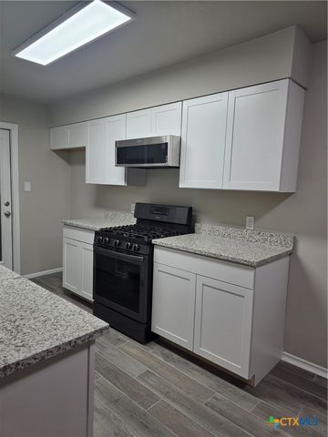 1916 Nevada Street, San Marcos, TX 78666