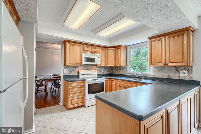 22 SKYWOOD CT, Parkville, MD 21234