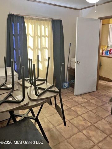 936 W 6th Street, Hattiesburg, MS 39401