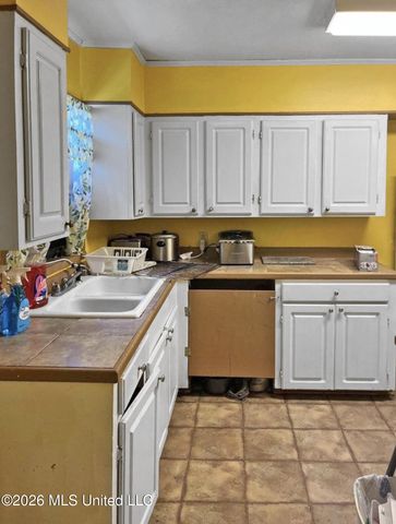 936 W 6th Street, Hattiesburg, MS 39401