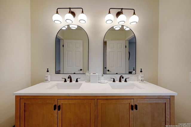 26011 Apache Creek, San Antonio, TX 78260