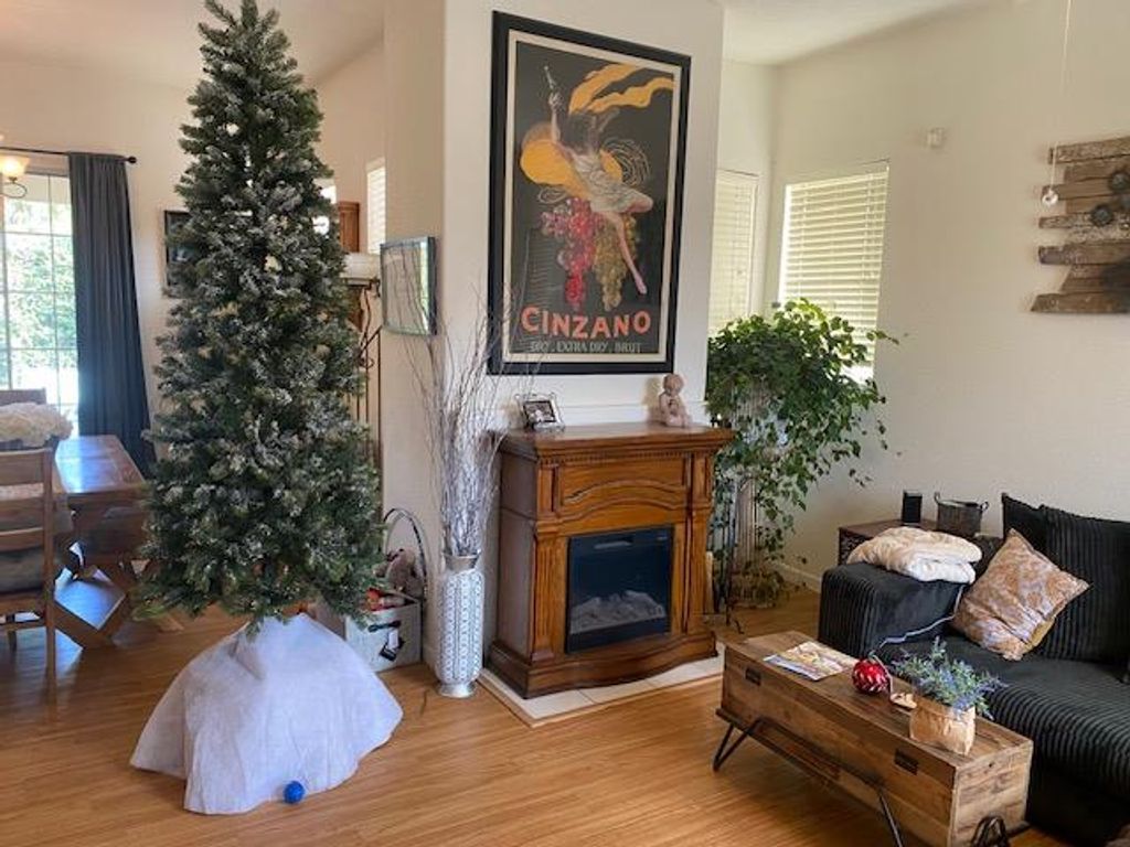 Image 3 of property listing at 9356 N Jade Avenue, Fresno, CA 93720