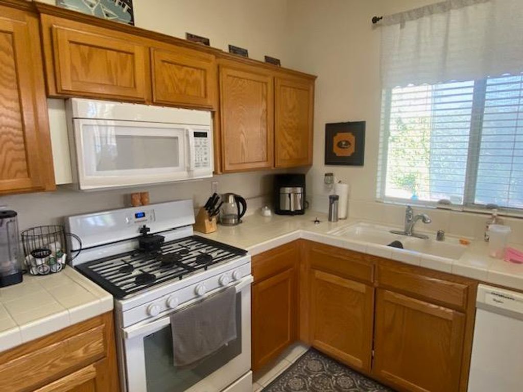 Image 6 of property listing at 9356 N Jade Avenue, Fresno, CA 93720