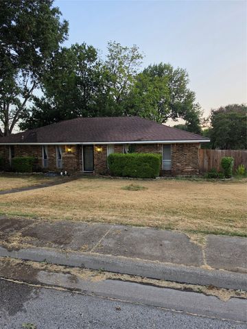 1033 Shadywood Lane, Desoto, TX 75115