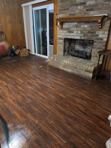 1033 Shadywood Lane, Desoto, TX 75115