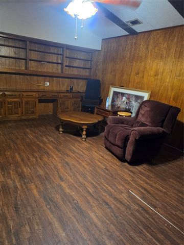 1033 Shadywood Lane, Desoto, TX 75115