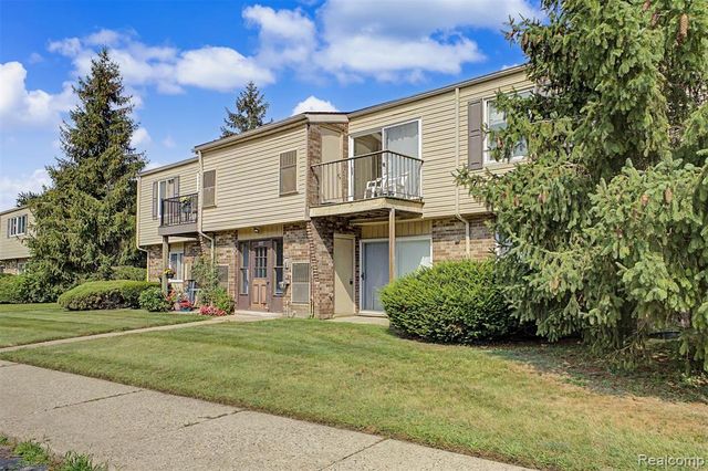 38220 Fairway Court, Clinton Township, MI 48038