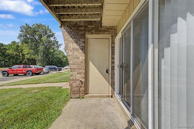 38220 Fairway Court, Clinton Township, MI 48038