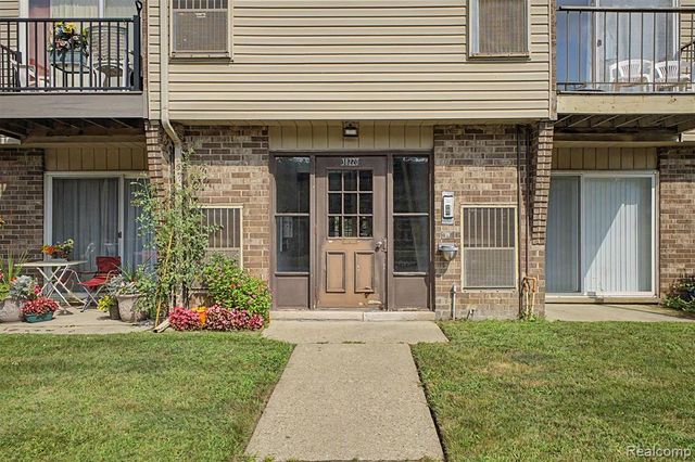 38220 Fairway Court, Clinton Township, MI 48038