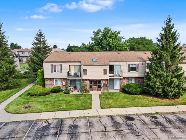 38220 Fairway Court, Clinton Township, MI 48038