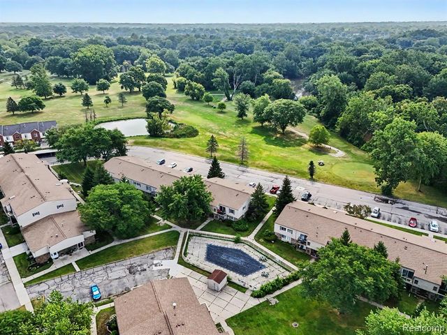 38220 Fairway Court, Clinton Township, MI 48038