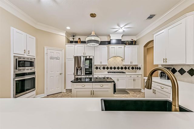 1621 Pine Crest Drive, Pearland, TX 77581