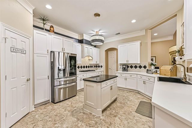 1621 Pine Crest Drive, Pearland, TX 77581