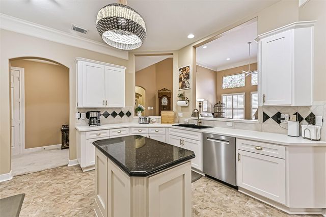 1621 Pine Crest Drive, Pearland, TX 77581