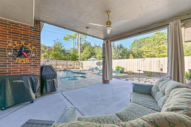 1621 Pine Crest Drive, Pearland, TX 77581