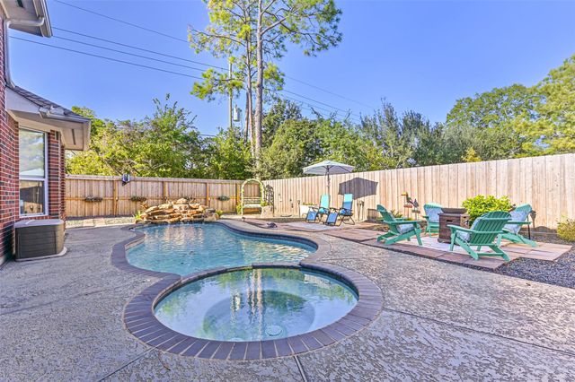 1621 Pine Crest Drive, Pearland, TX 77581