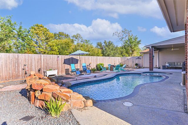 1621 Pine Crest Drive, Pearland, TX 77581