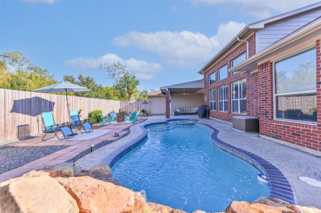 1621 Pine Crest Drive, Pearland, TX 77581