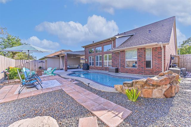 1621 Pine Crest Drive, Pearland, TX 77581