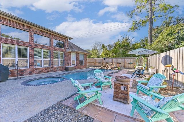 1621 Pine Crest Drive, Pearland, TX 77581