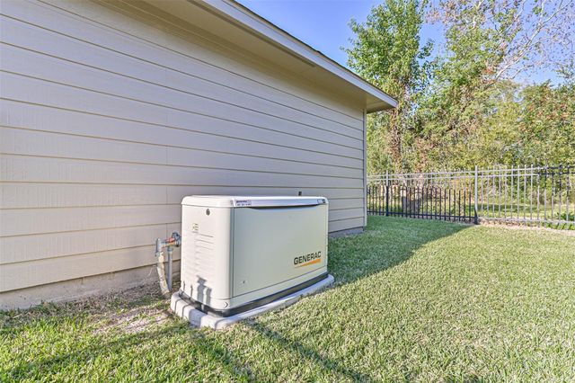1621 Pine Crest Drive, Pearland, TX 77581