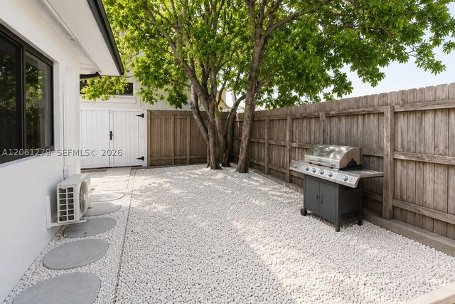 2247 SW 9th St, Miami, FL 33135