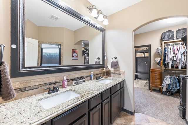 2319 S Vintage Dr, Andover, KS 67002