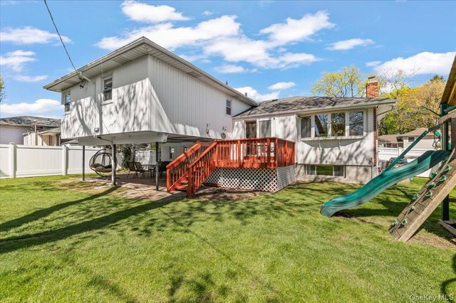 61 Winthrop Road, Plainview, NY 11803