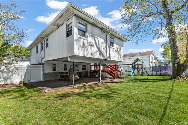 61 Winthrop Road, Plainview, NY 11803