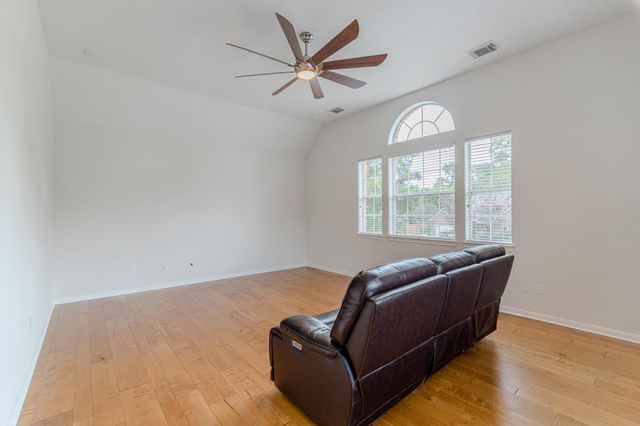 7 Stickley Court, The Woodlands, TX 77382