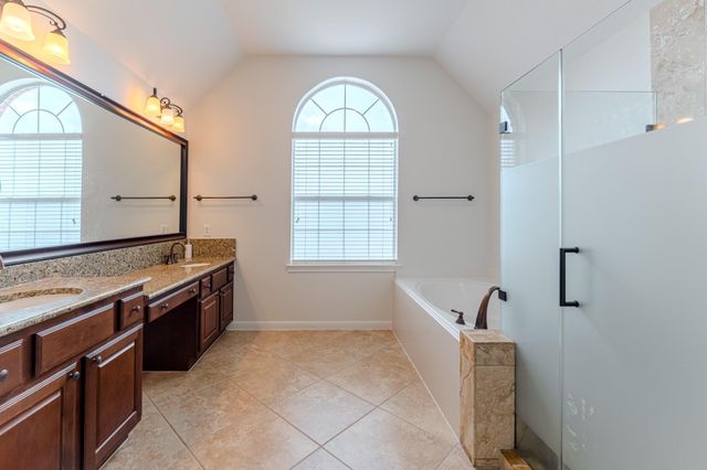 7 Stickley Court, The Woodlands, TX 77382