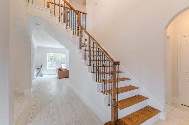 7 Stickley Court, The Woodlands, TX 77382