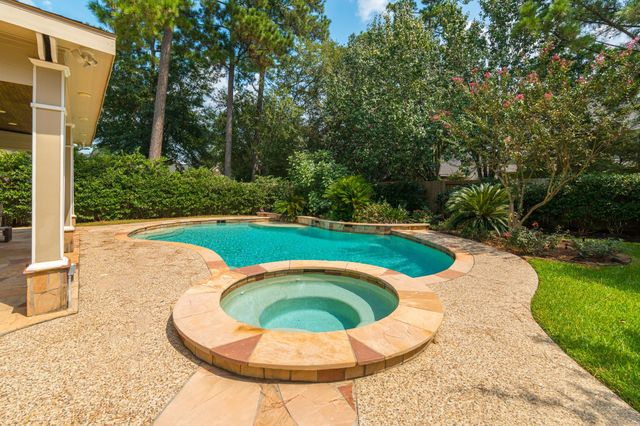7 Stickley Court, The Woodlands, TX 77382