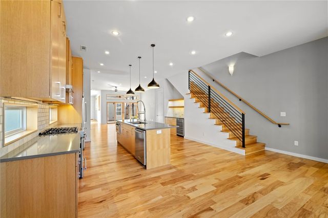 218 SE 7th Street, Bentonville, AR 72712