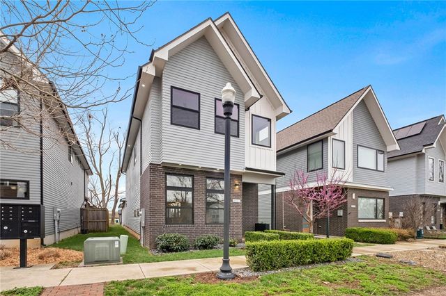 218 SE 7th Street, Bentonville, AR 72712