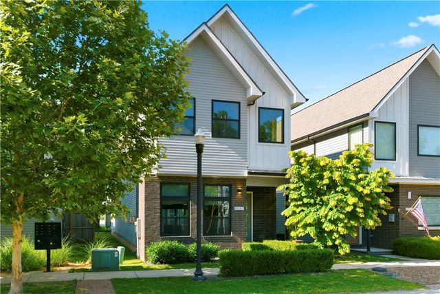 218 SE 7th Street, Bentonville, AR 72712