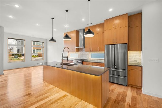 218 SE 7th Street, Bentonville, AR 72712