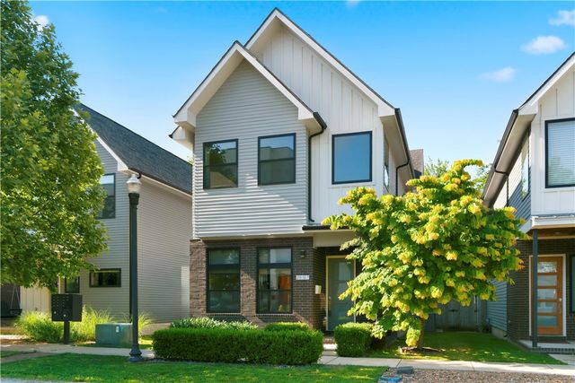 218 SE 7th Street, Bentonville, AR 72712
