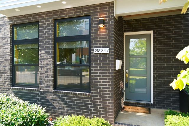 218 SE 7th Street, Bentonville, AR 72712