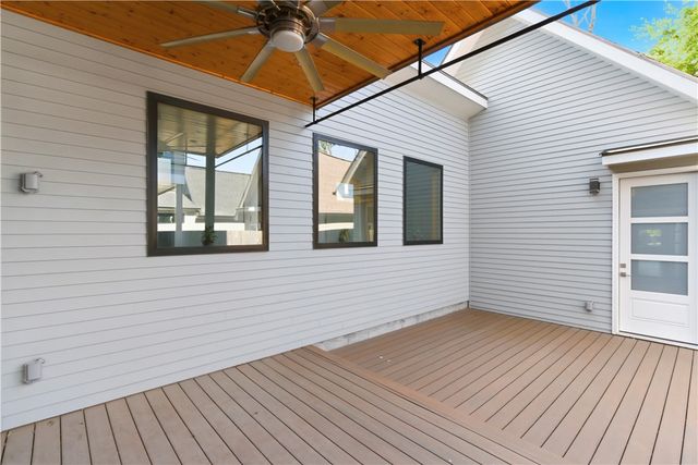 218 SE 7th Street, Bentonville, AR 72712