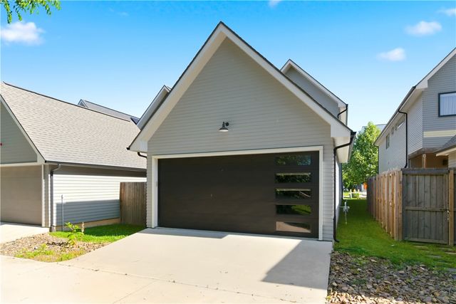 218 SE 7th Street, Bentonville, AR 72712